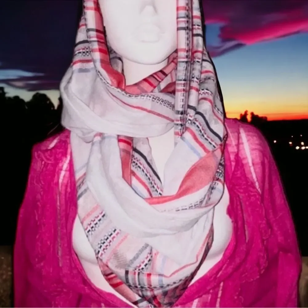 Infinity Scarf White Plaid Lightweight OS EUC 🍭 (🍭 5 for $25)
